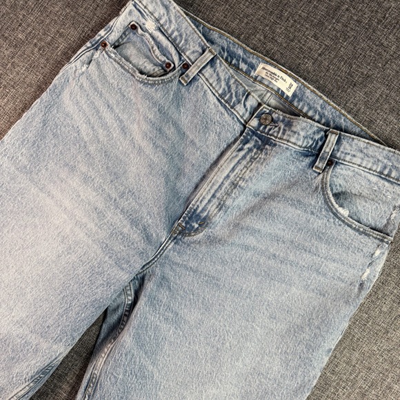 Abercrombie & Fitch Denim - Abercrombie & Fitch 90s Straight Jeans Women 34/18 Light Wash Distressed